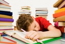 Ученые установили, что недостаток сна вредит успеваемости школьников
